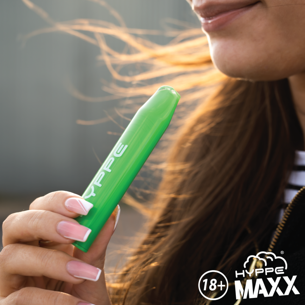 vaper trying the new hyppe maxx disposable