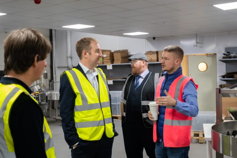 MP Nigel Mills visits the Eco-Vape vape manufacturing centre
